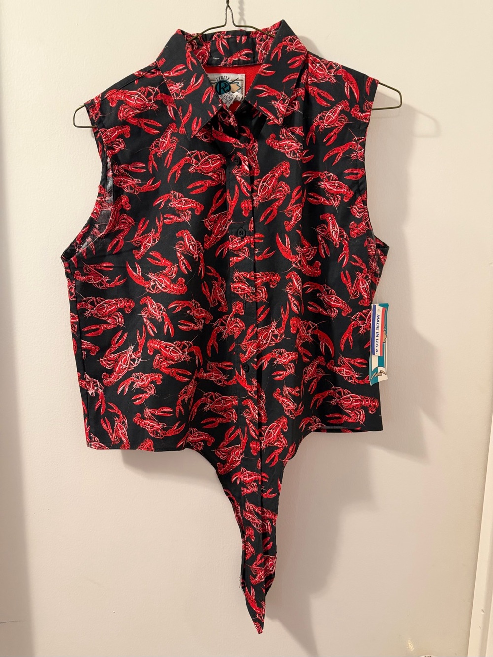 NWT Vintage Sleeveless Black Cotton Red Lobster Print with bottom front tie sz M
